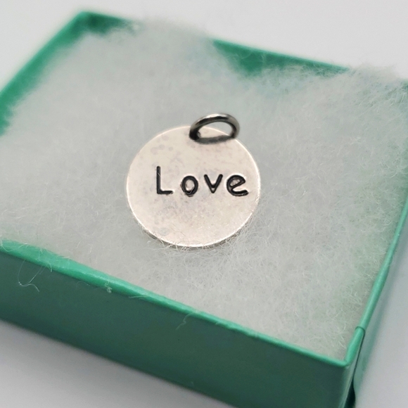Jewelry - Love‎ circle charm